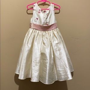 Flower girls’ dress